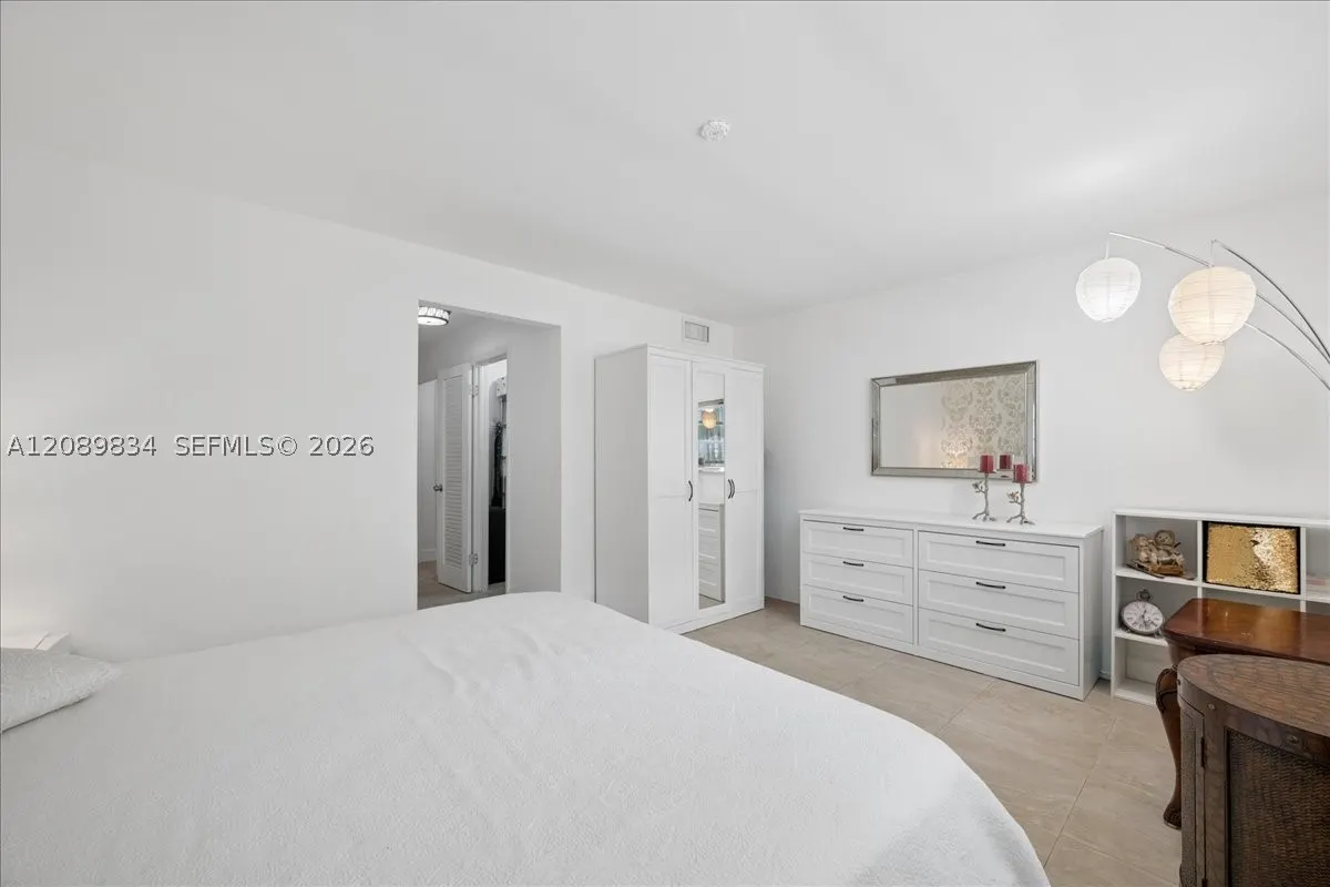 233 NE 14th Ave #2nd floor