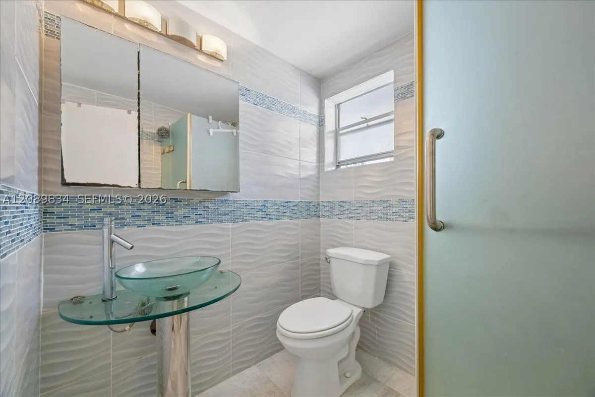 233 NE 14th Ave #2nd floor