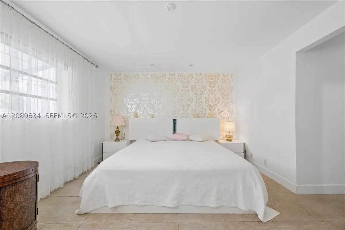 233 NE 14th Ave #2nd floor