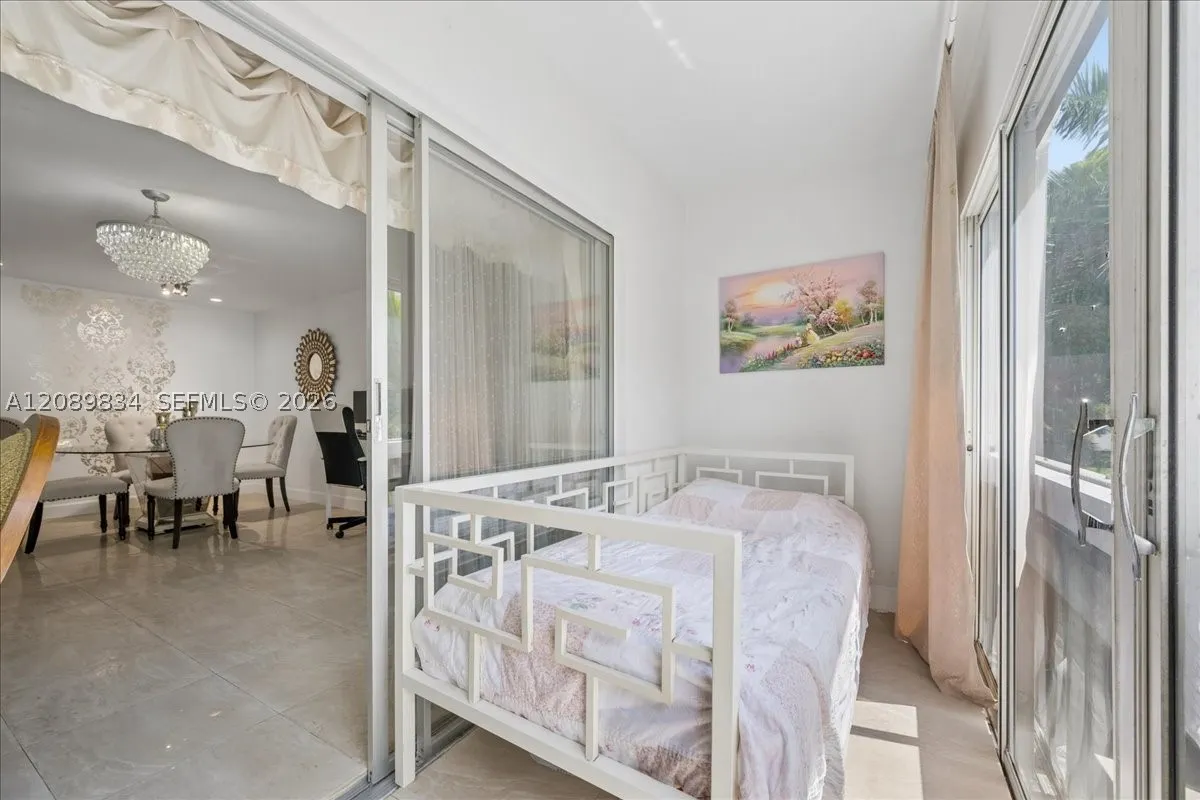 233 NE 14th Ave #2nd floor