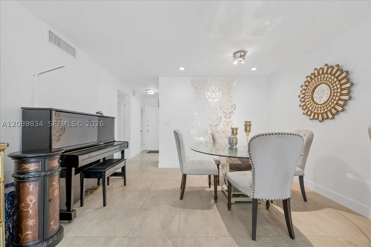 233 NE 14th Ave #2nd floor