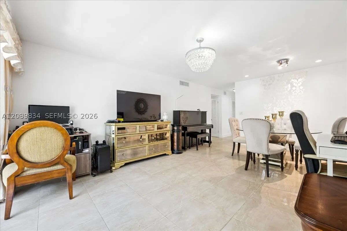 233 NE 14th Ave #2nd floor