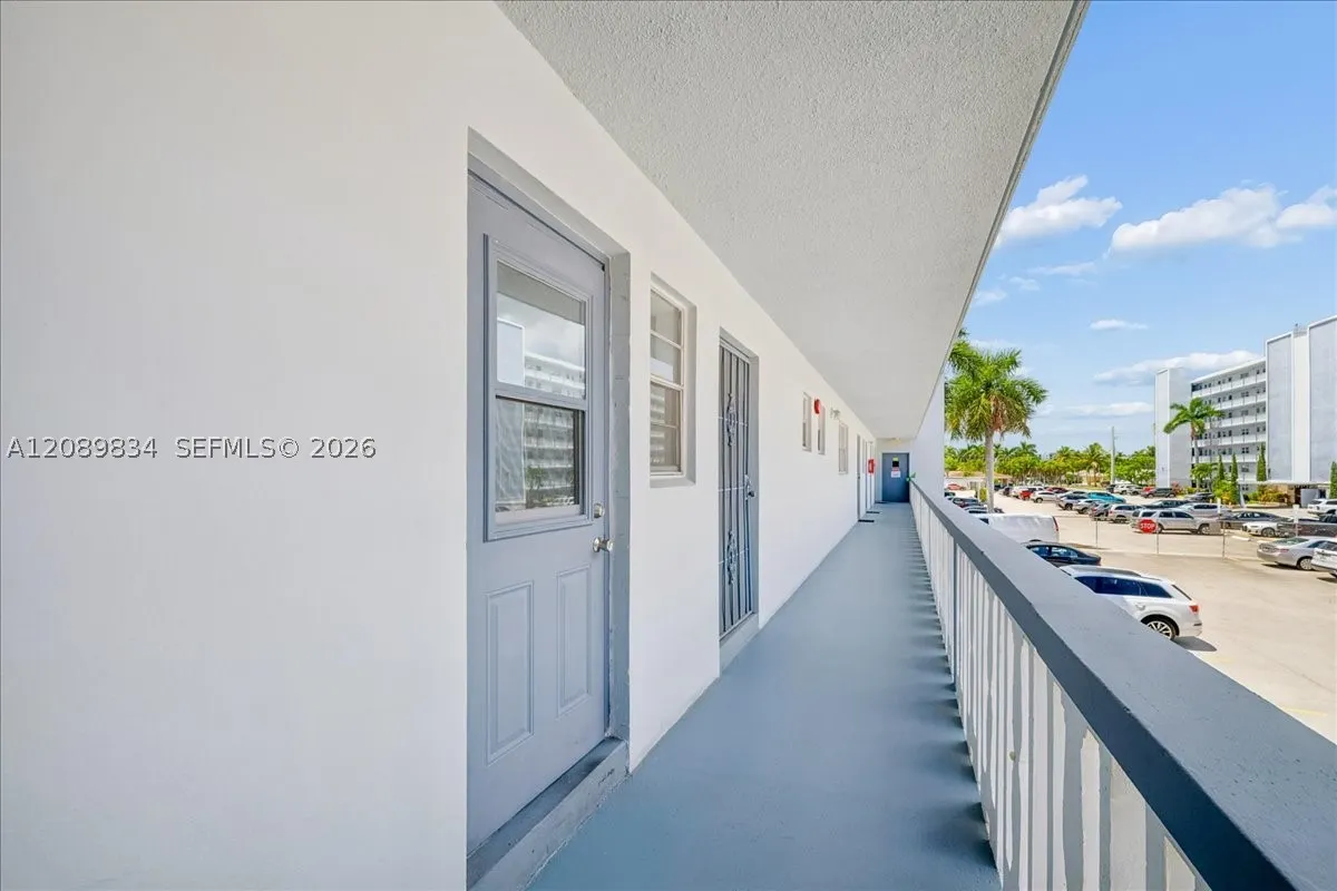 233 NE 14th Ave #2nd floor