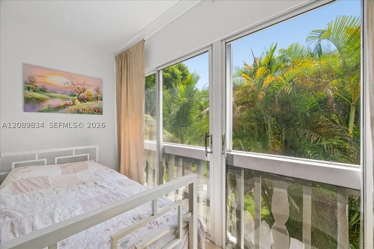 233 NE 14th Ave #2nd floor