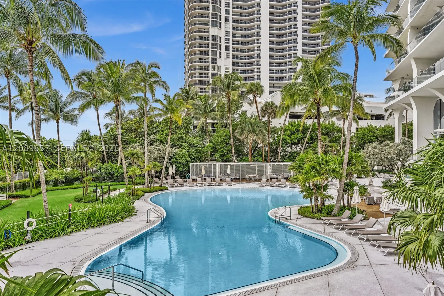 16901 Collins Ave #2003
