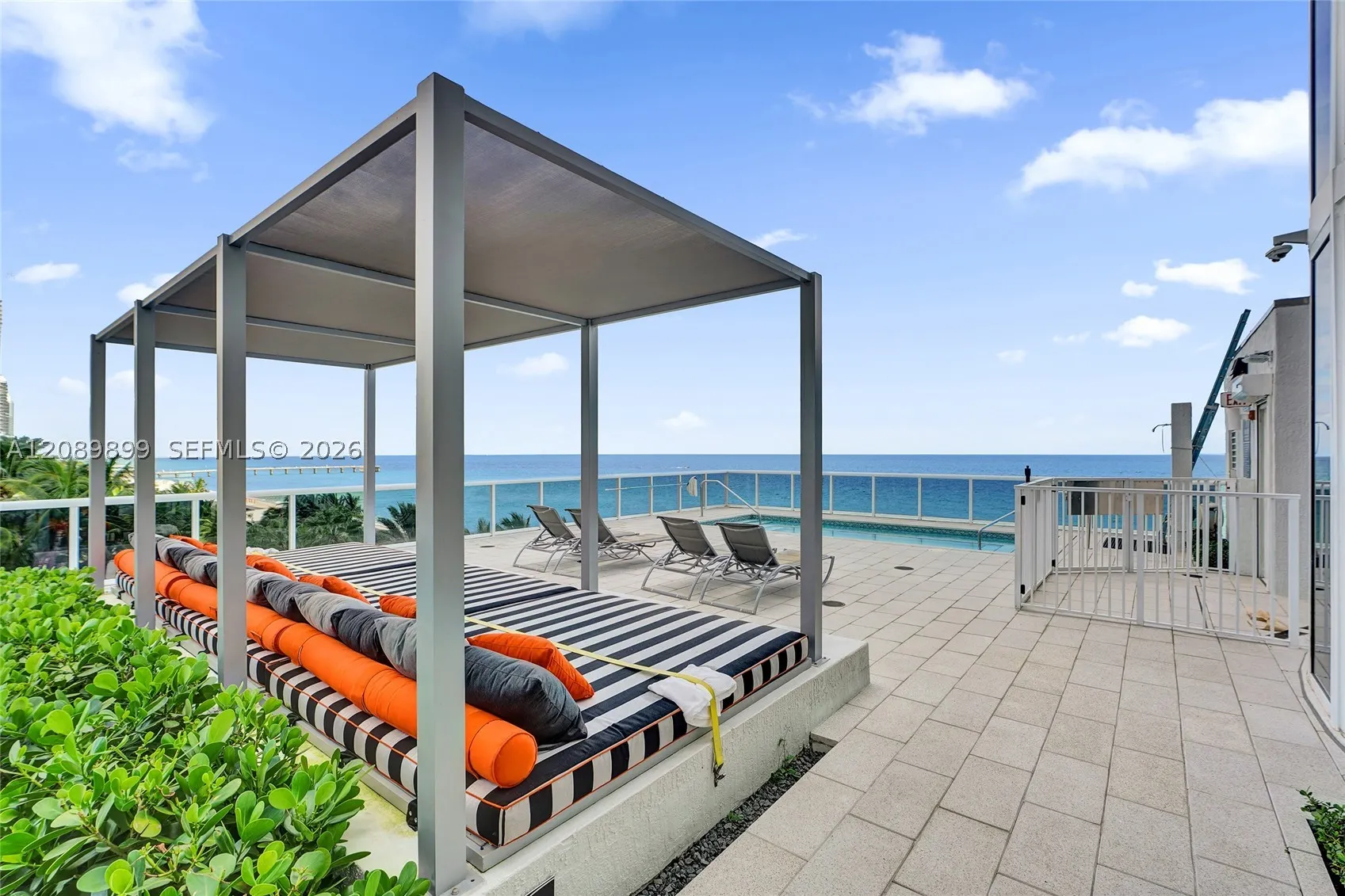 16001 Collins Ave #4102