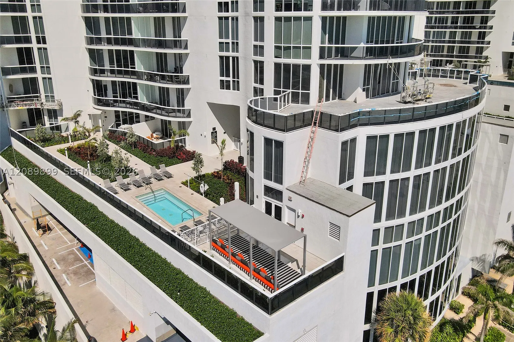 16001 Collins Ave #4102