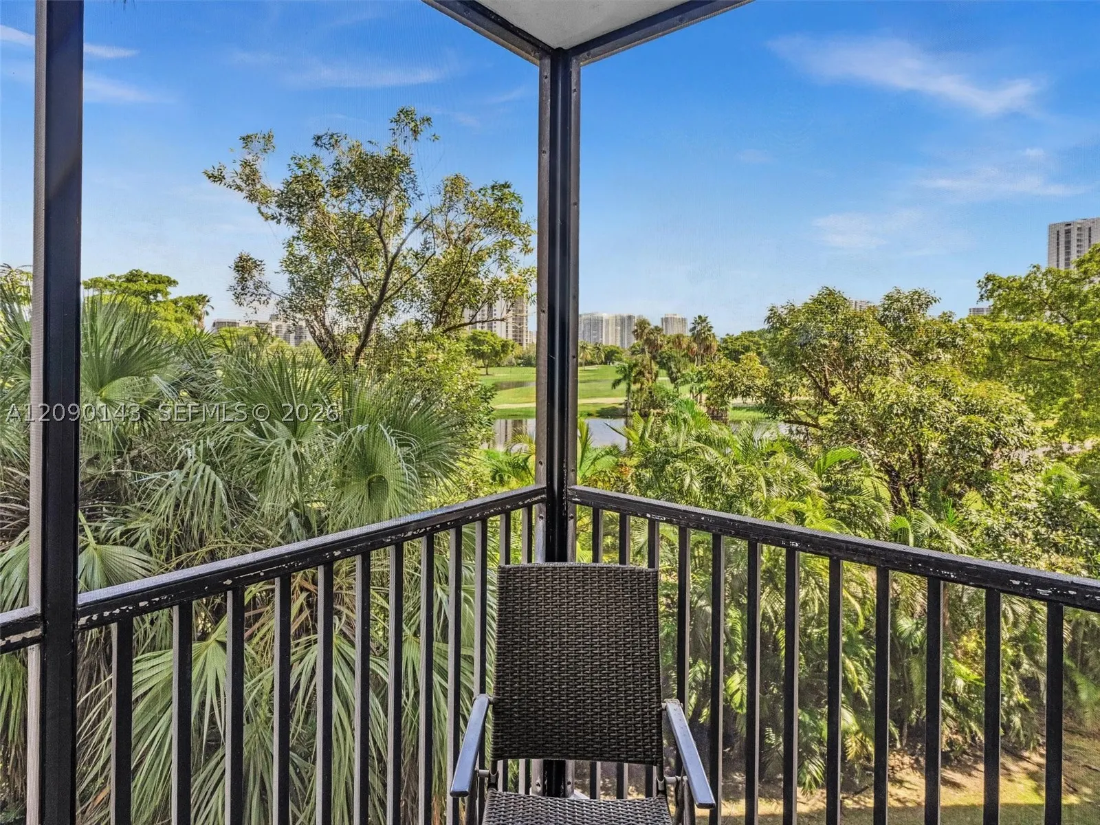 20379 W Country Club Dr #332