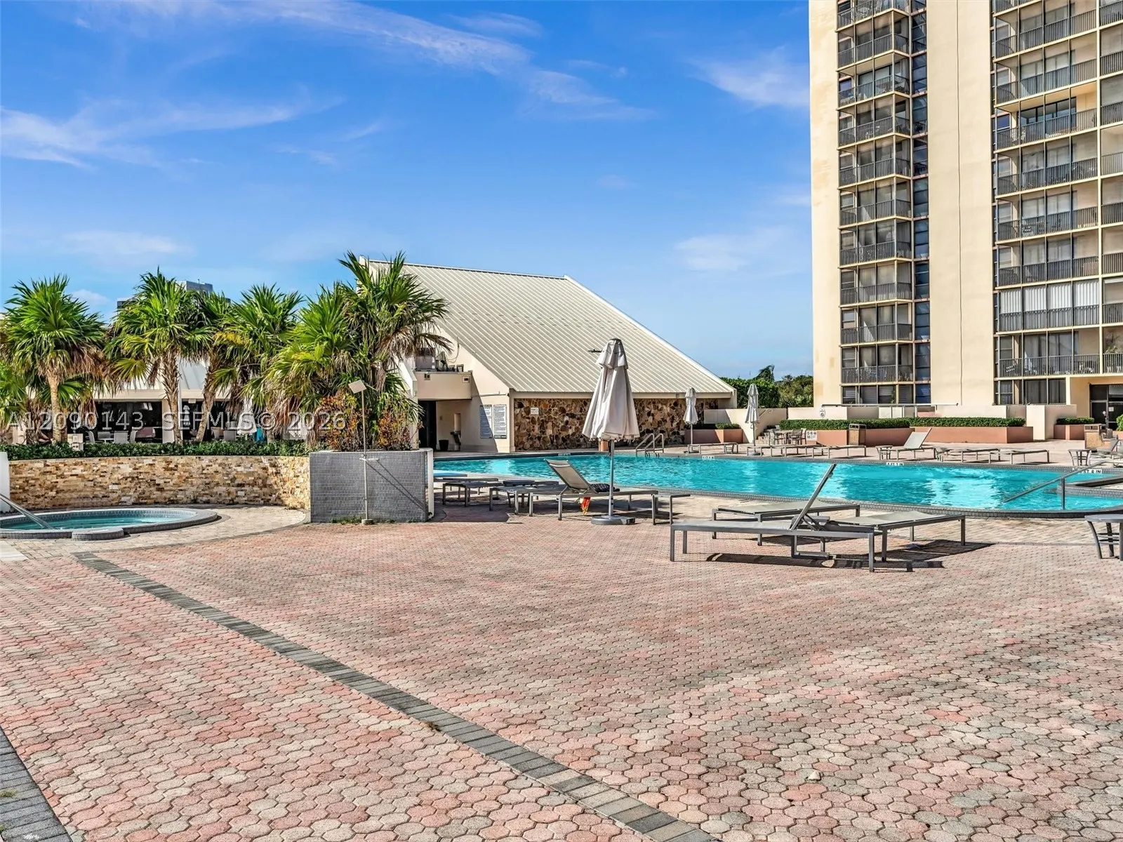 20379 W Country Club Dr #332