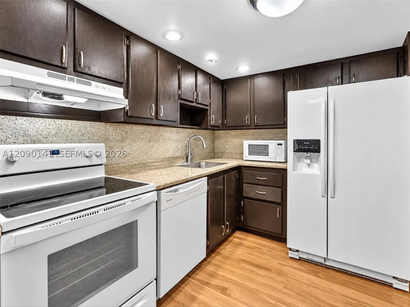 20379 W Country Club Dr #332