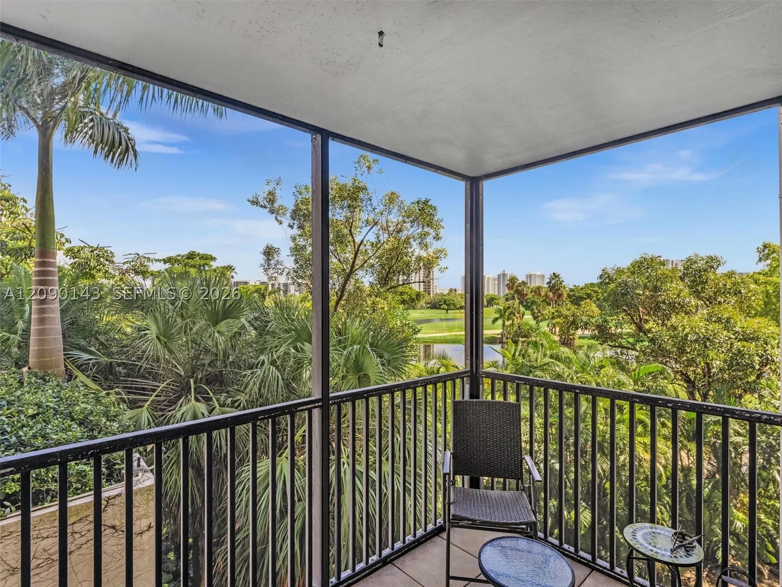 20379 W Country Club Dr #332