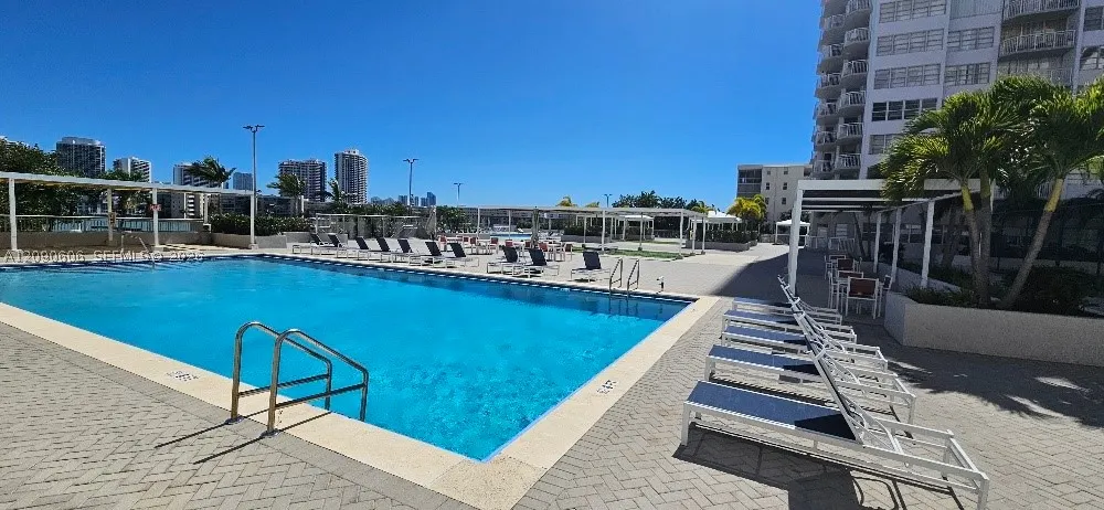 18041 Biscayne Blvd #203