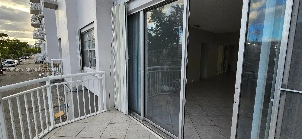 18041 Biscayne Blvd #203
