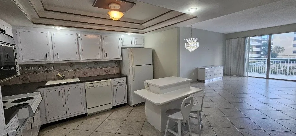 18041 Biscayne Blvd #203