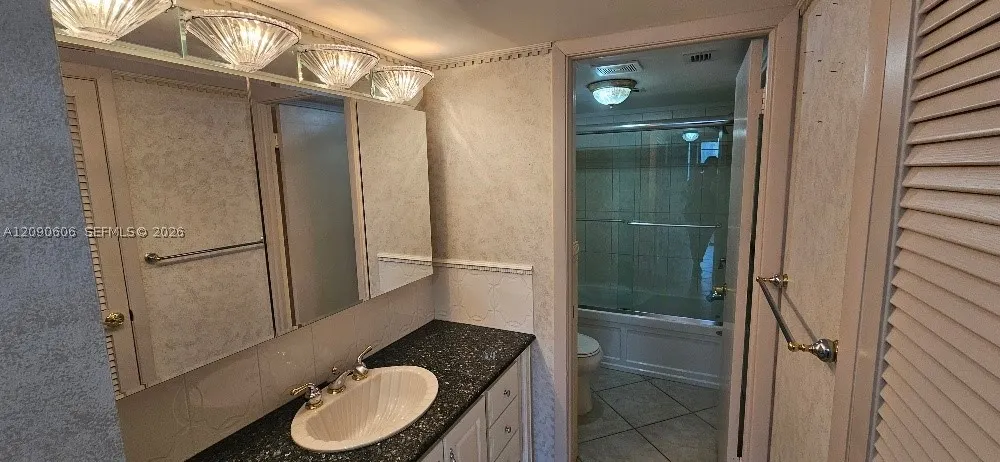 18041 Biscayne Blvd #203