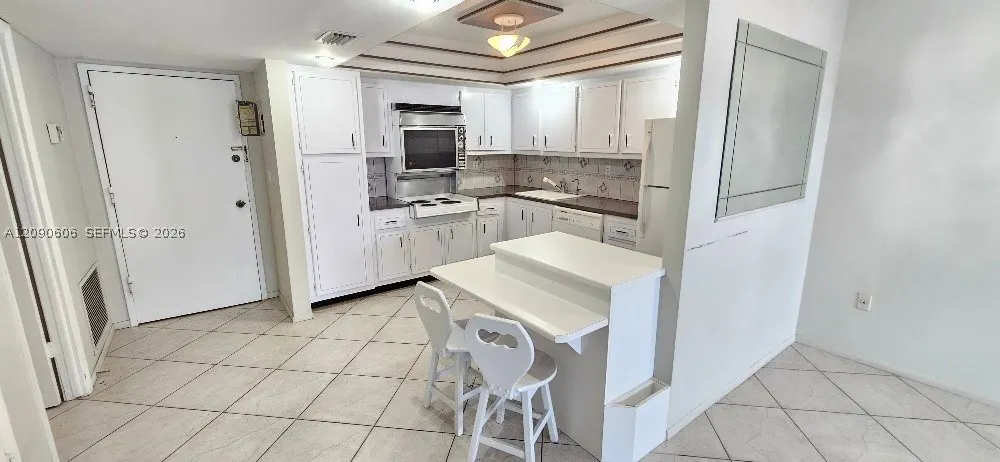 18041 Biscayne Blvd #203