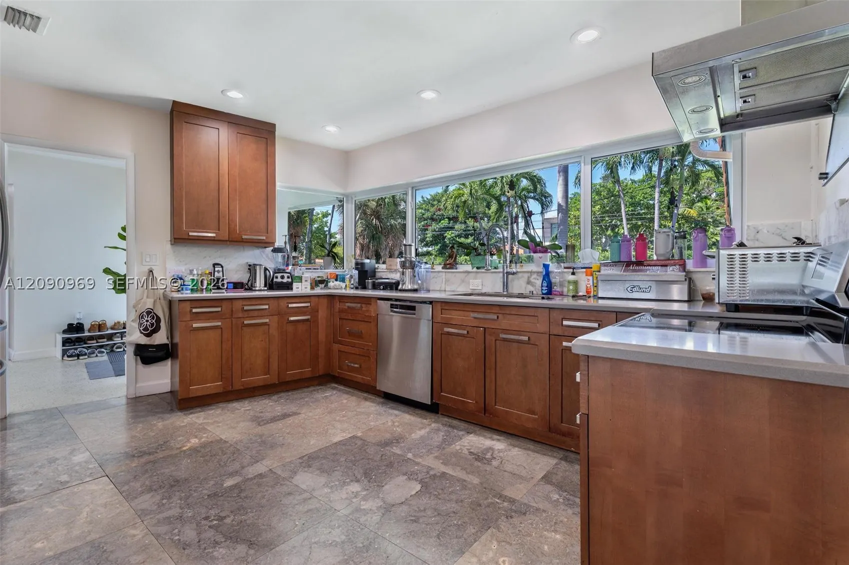 9217 Bay Dr