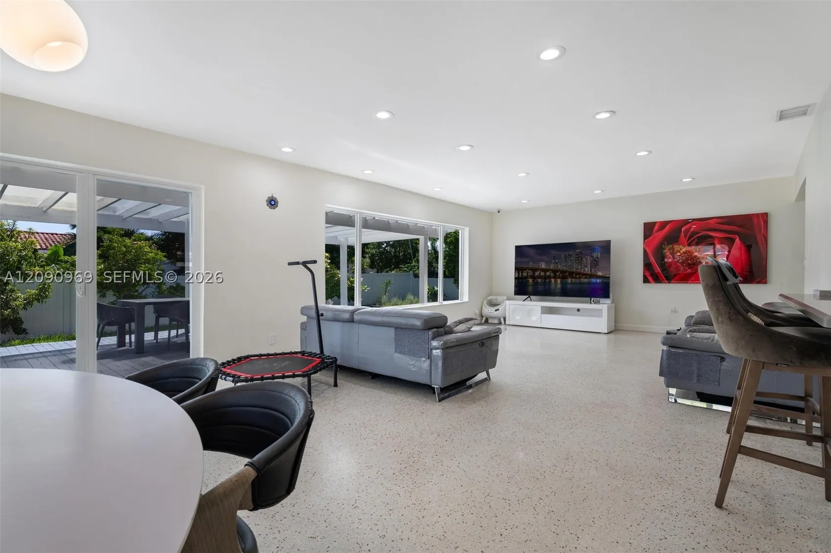 9217 Bay Dr