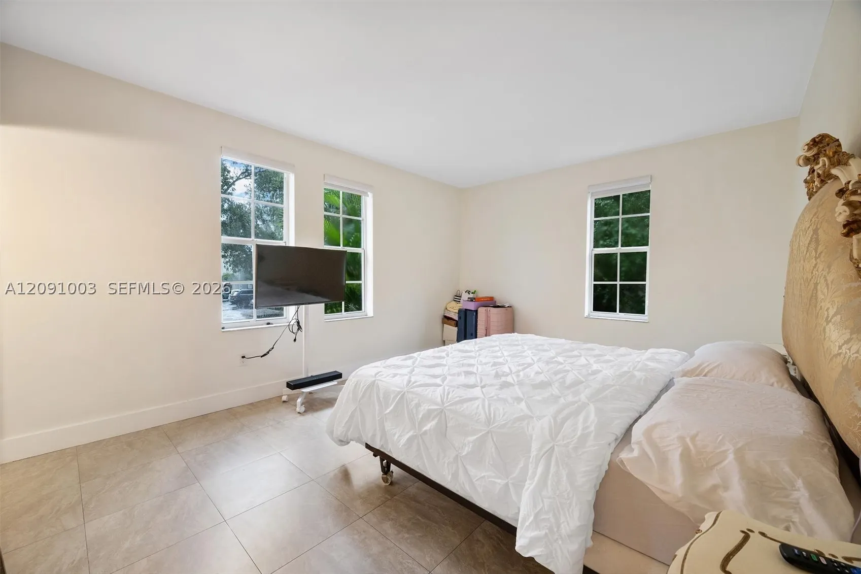323 Navarre Ave #101