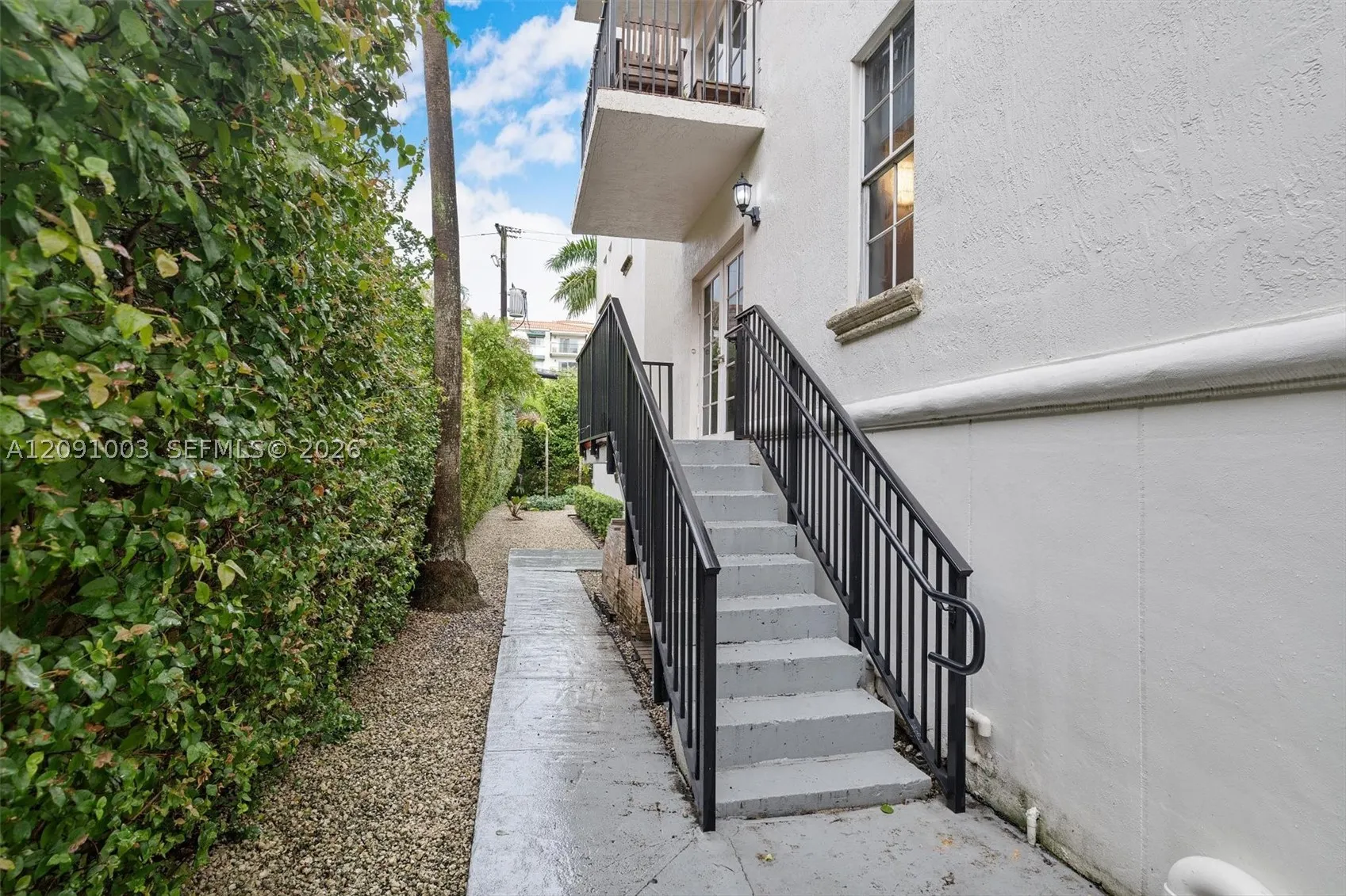 323 Navarre Ave #101