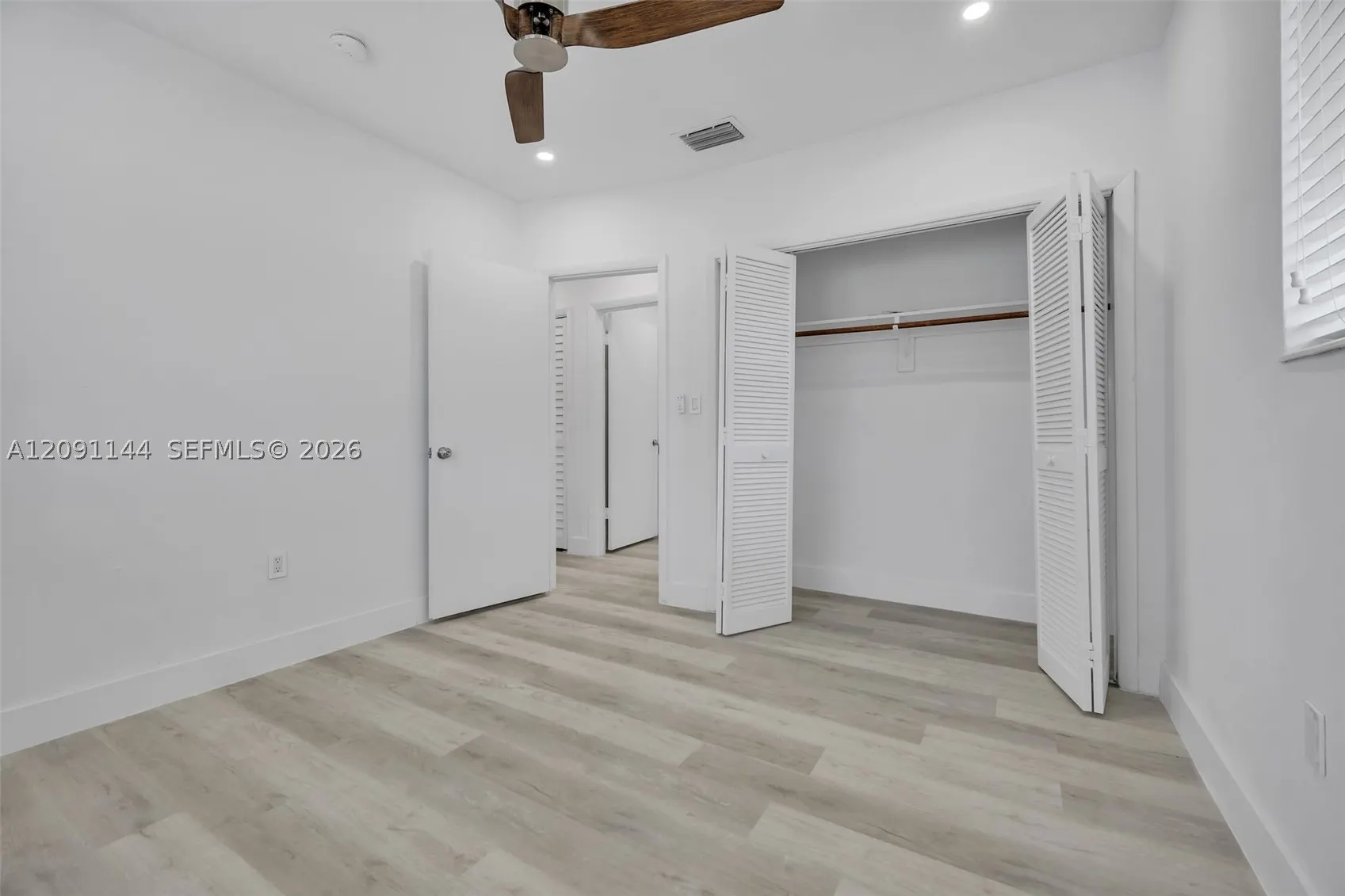 1401 NE 152nd St