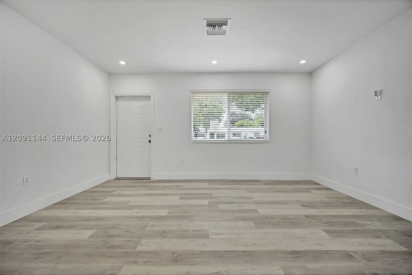 1401 NE 152nd St