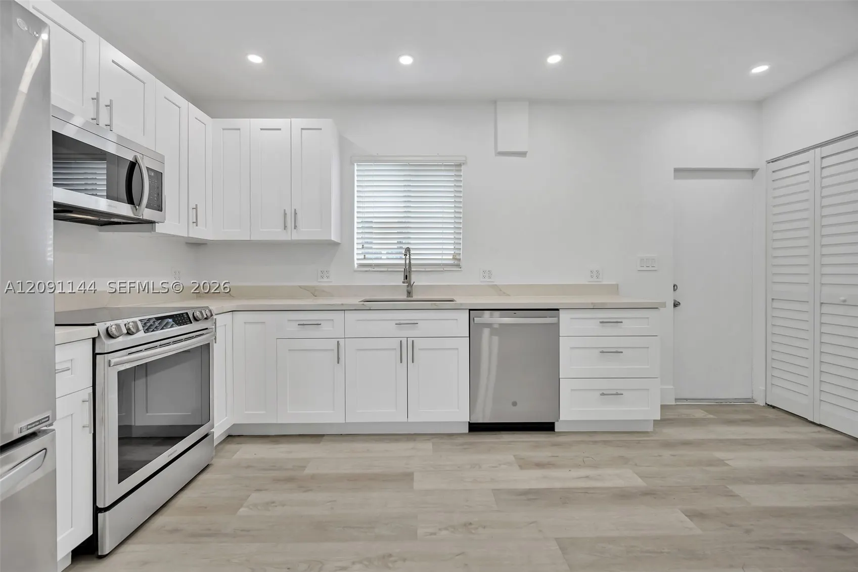 1401 NE 152nd St
