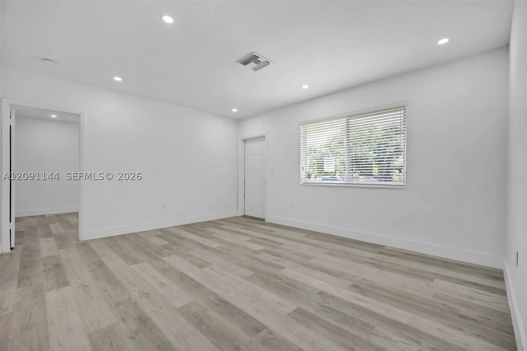1401 NE 152nd St