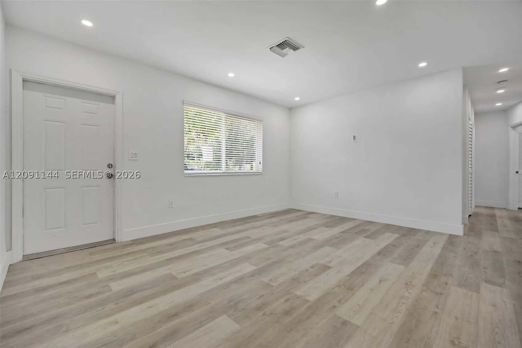 1401 NE 152nd St