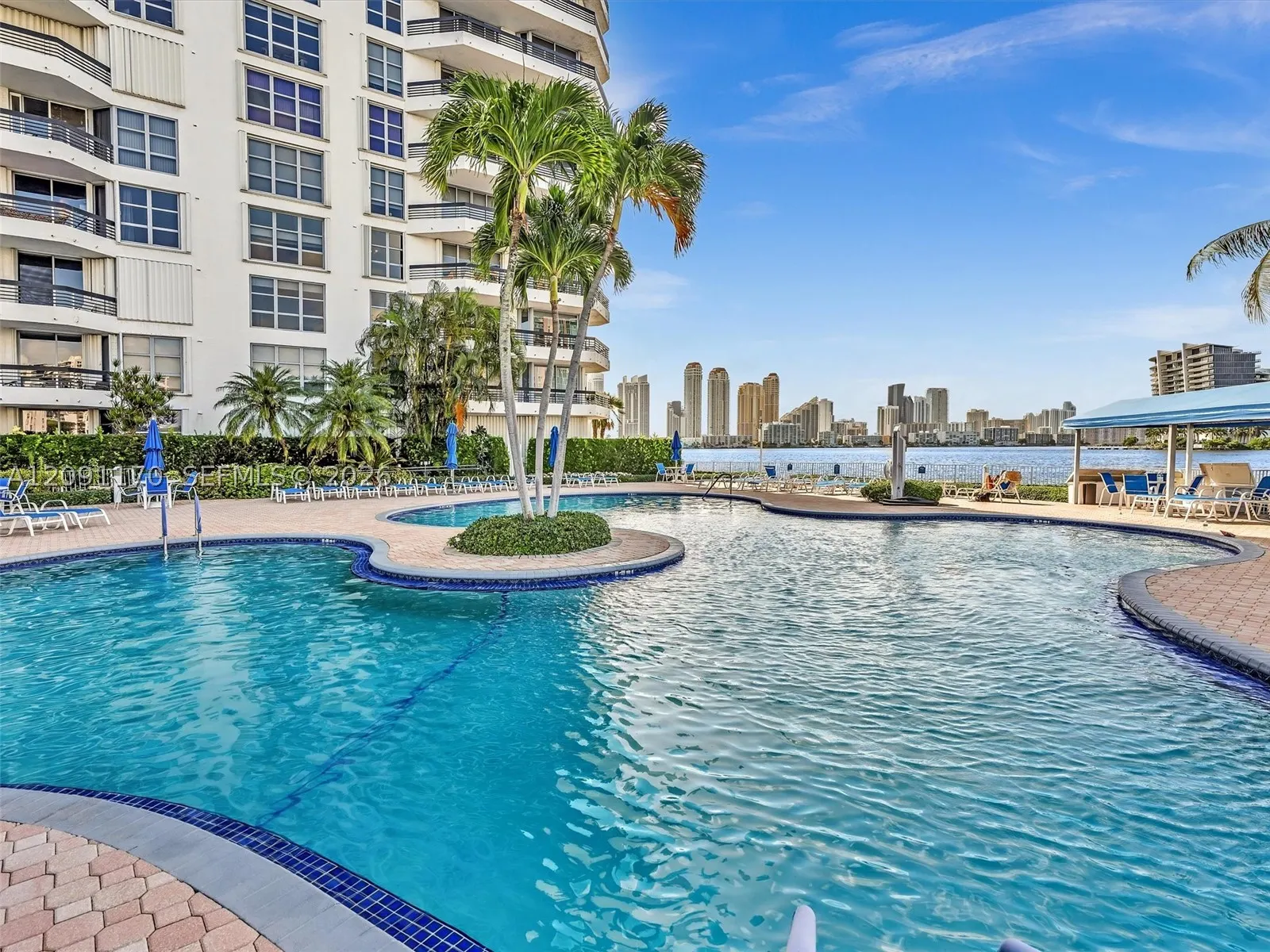 3530 Mystic Pointe Dr #2002