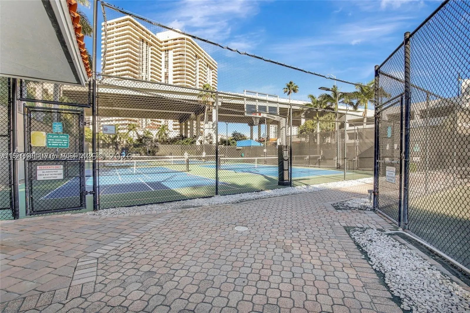 3530 Mystic Pointe Dr #2002