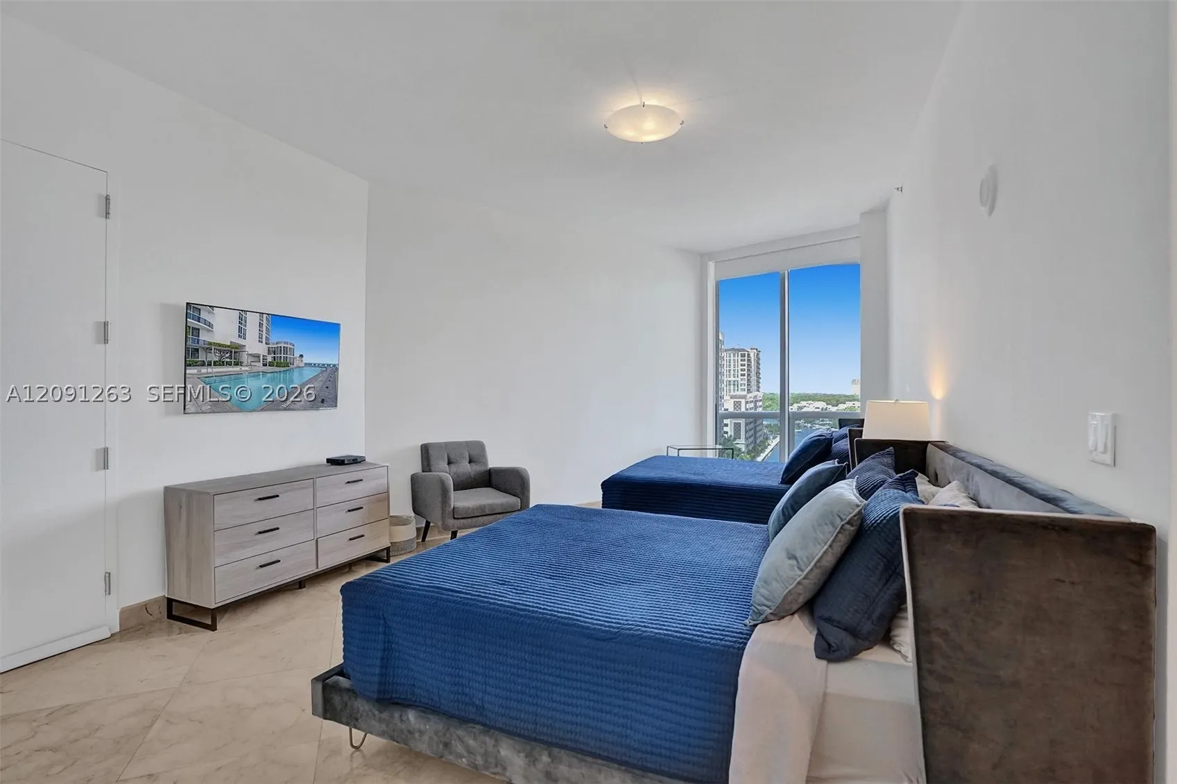 16001 Collins Ave #805
