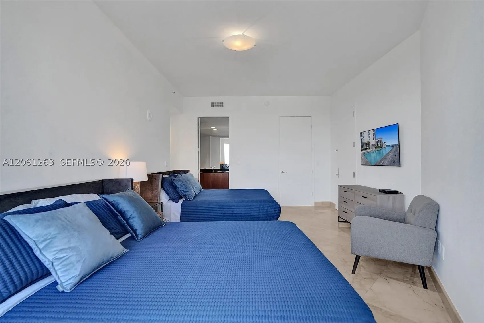 16001 Collins Ave #805