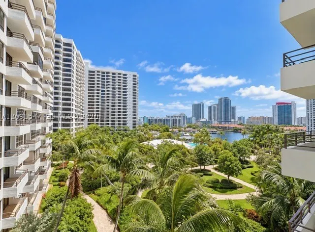 600 Three Islands Blvd #616