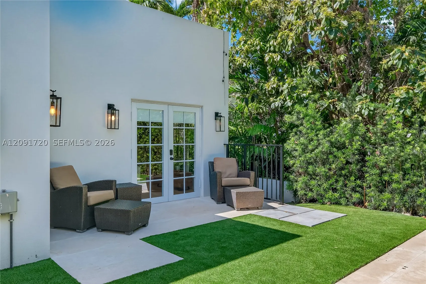 1109 Almeria Ave