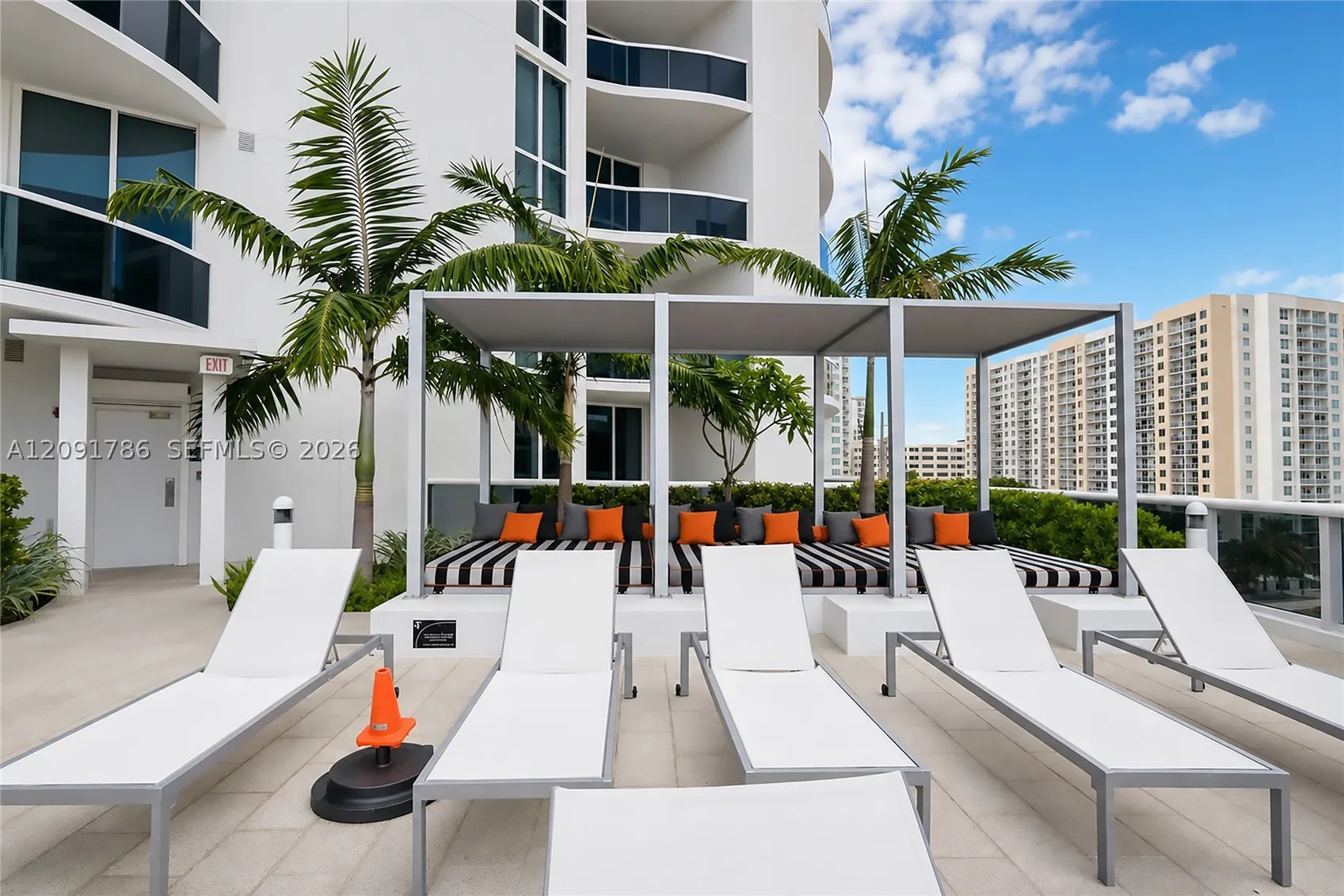 15811 Collins Ave #4007