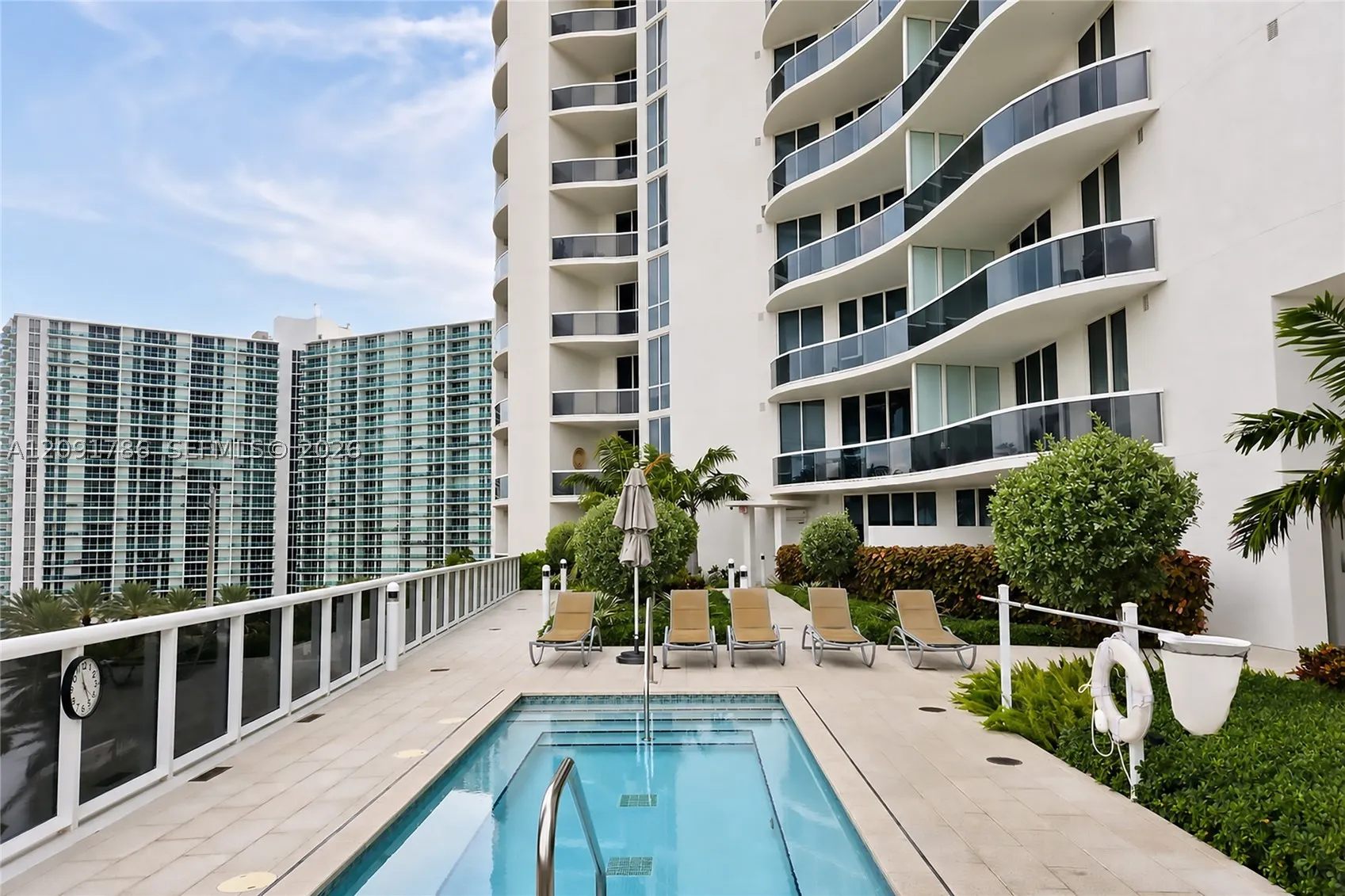 15811 Collins Ave #4007
