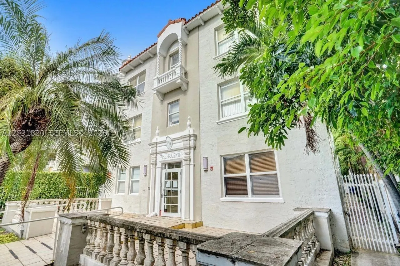 1542 Drexel Ave #104
