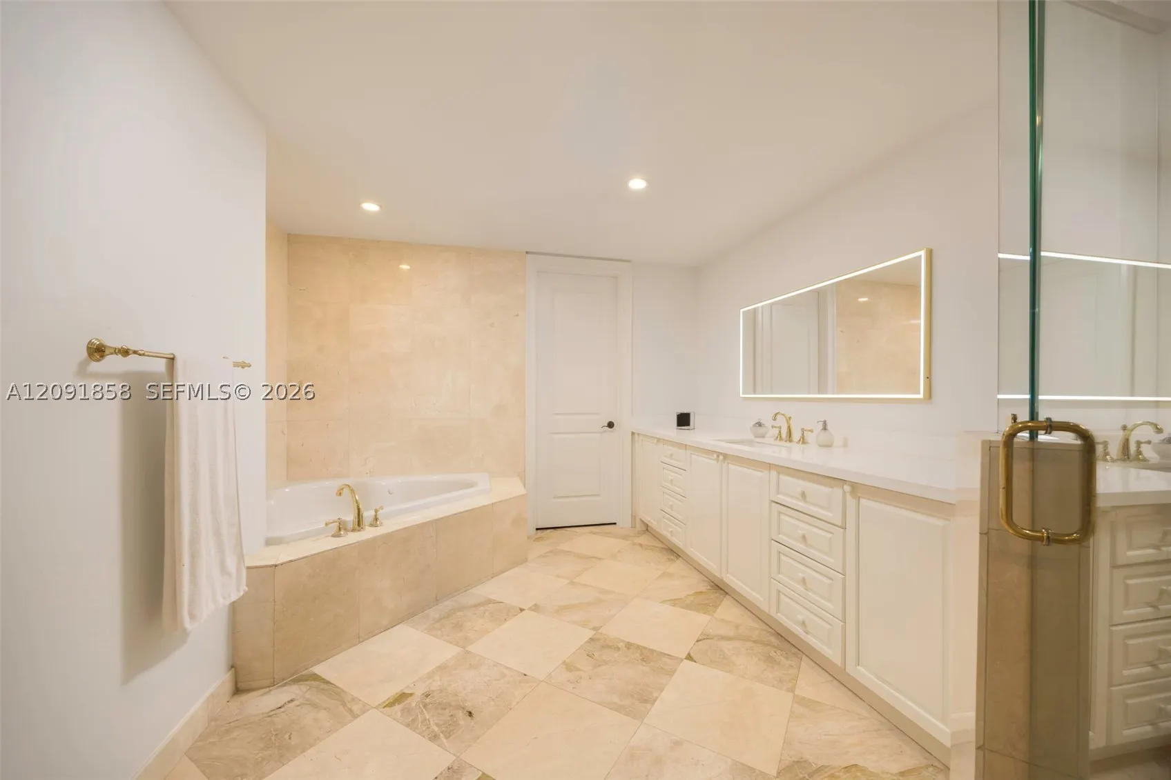 3471 Main Hwy #1204