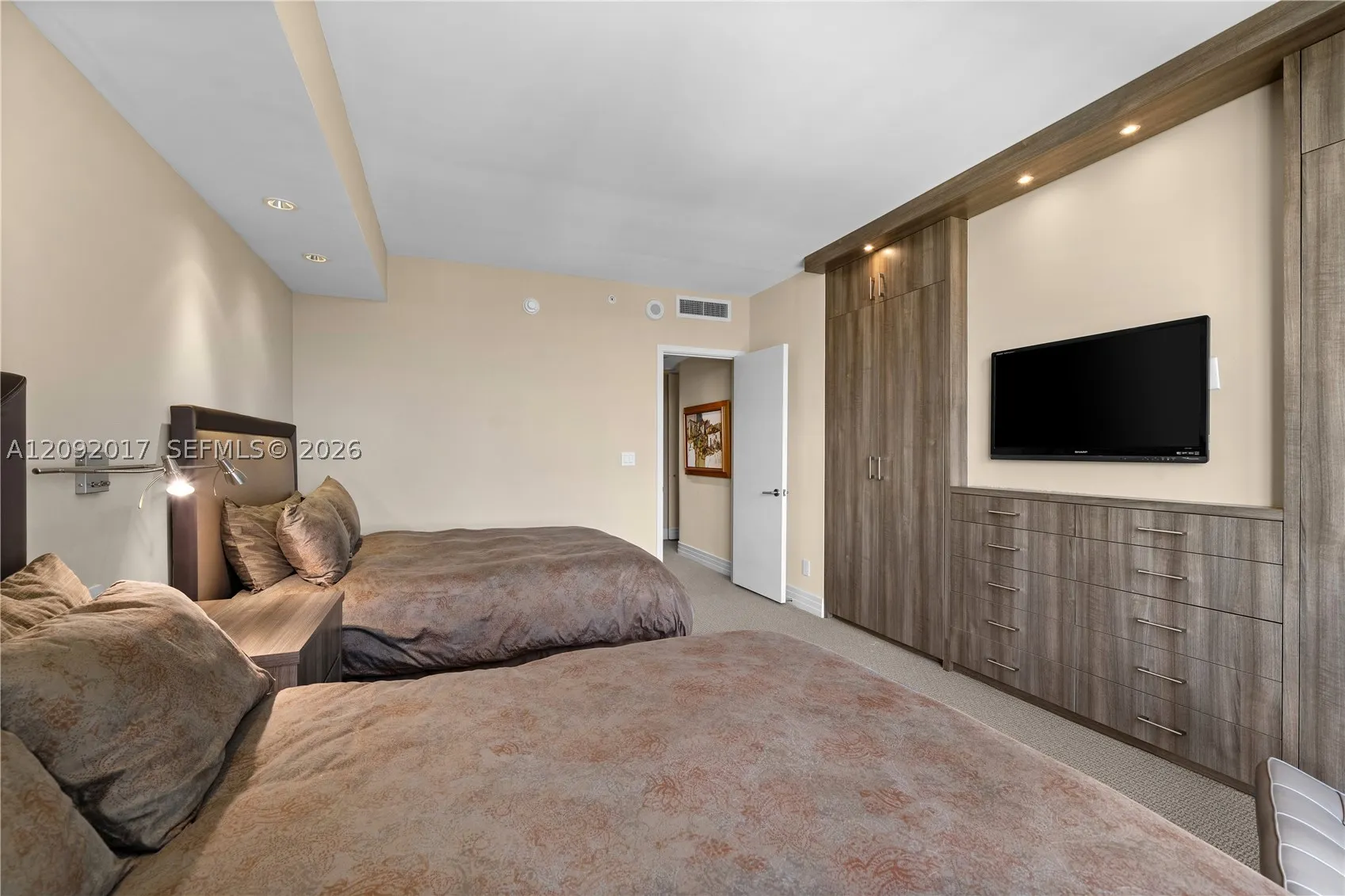 9999 Collins Ave #9J
