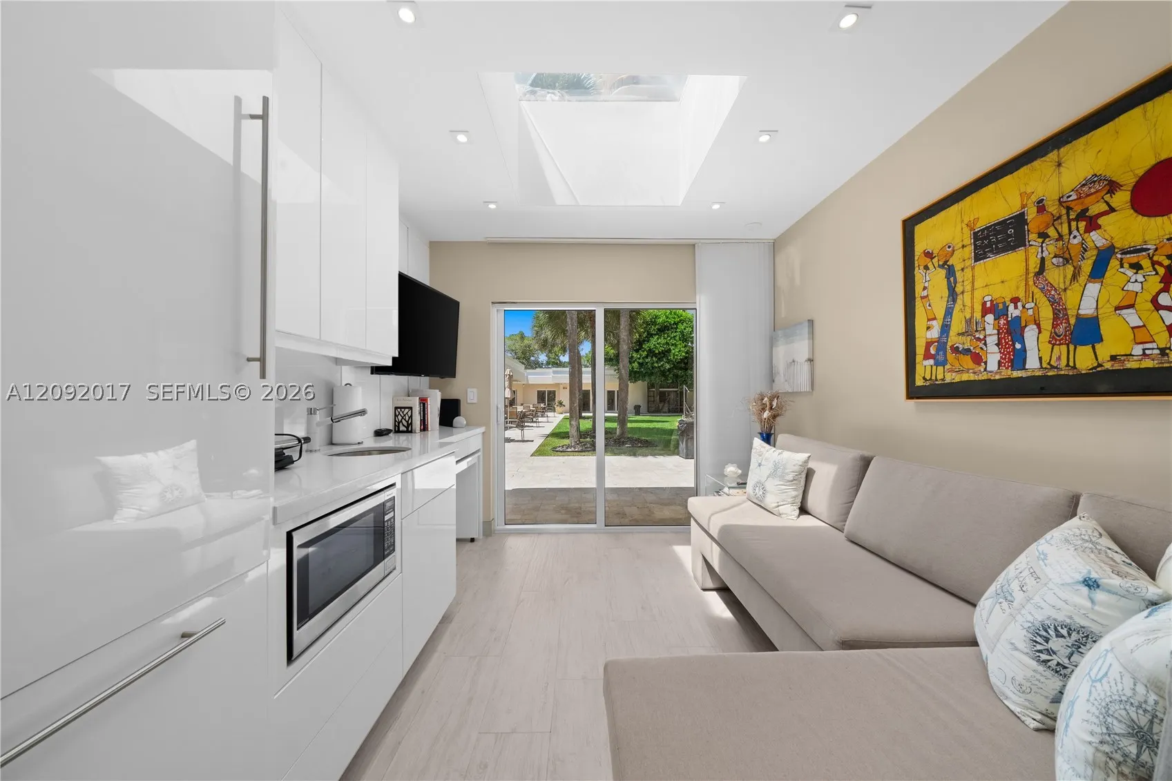 9999 Collins Ave #9J