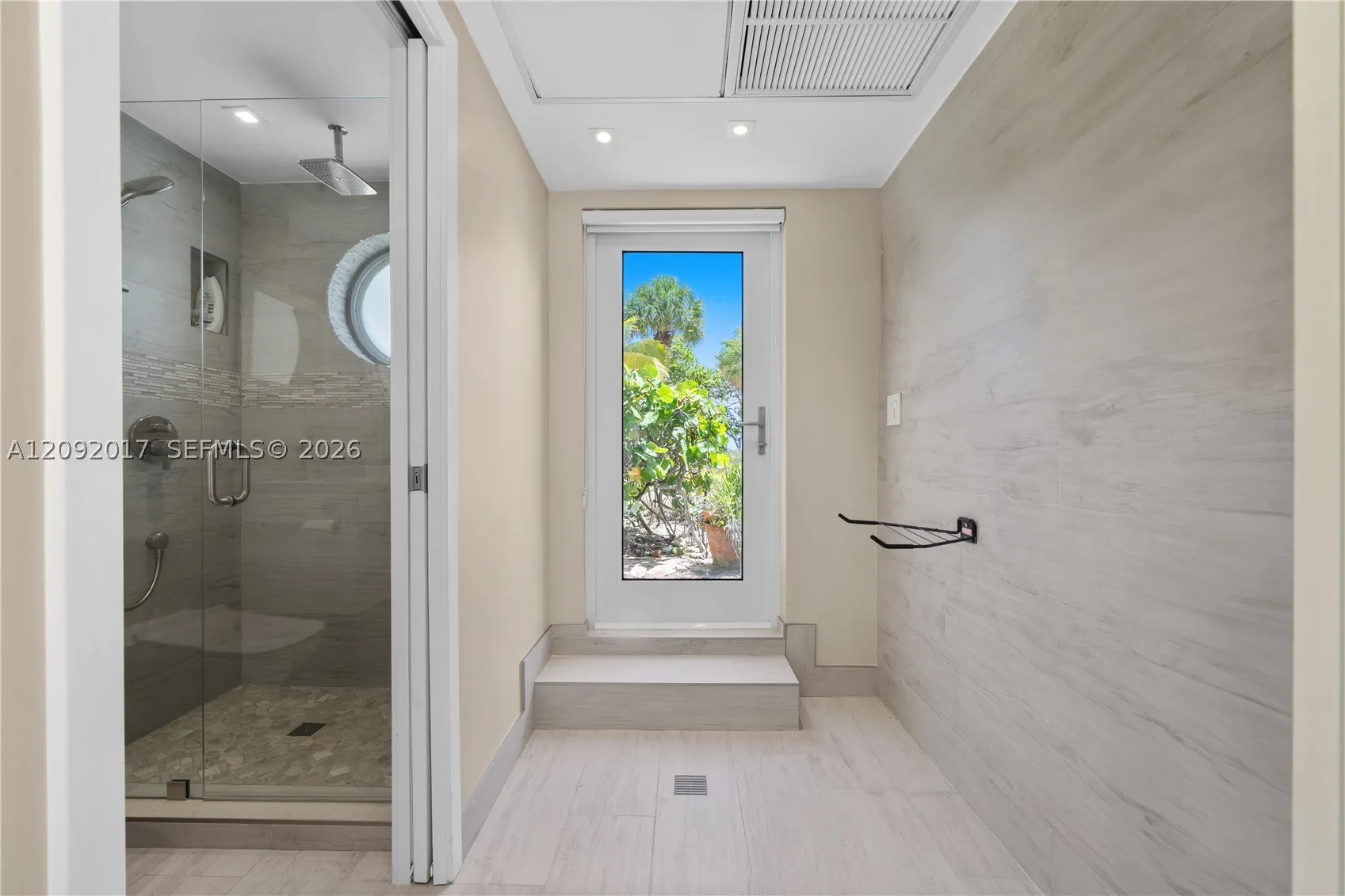 9999 Collins Ave #9J