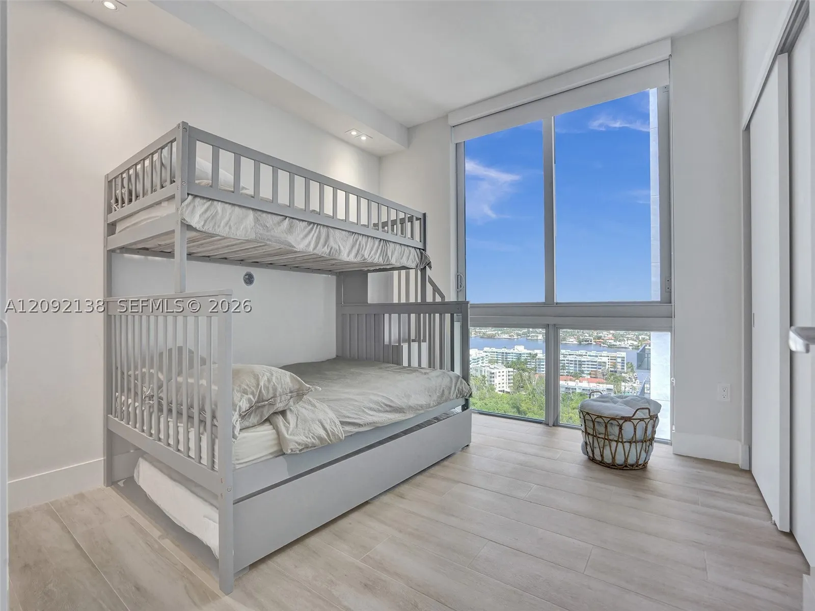 16385 Biscayne Blvd #2107