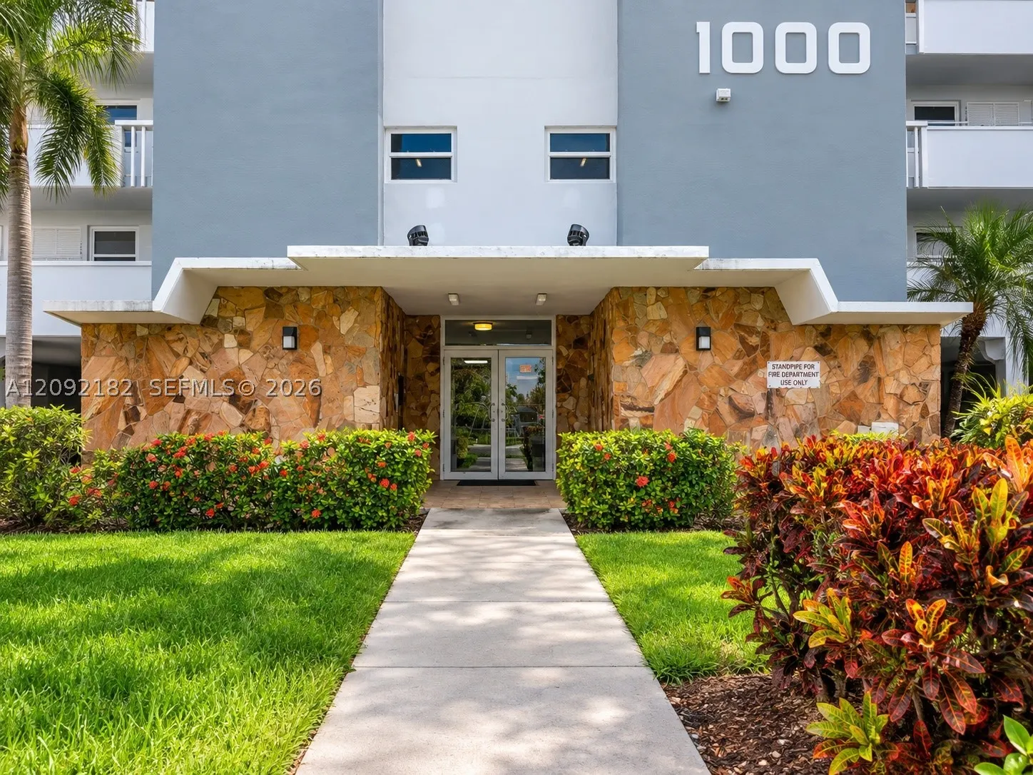 1000 NE 14th Ave #703