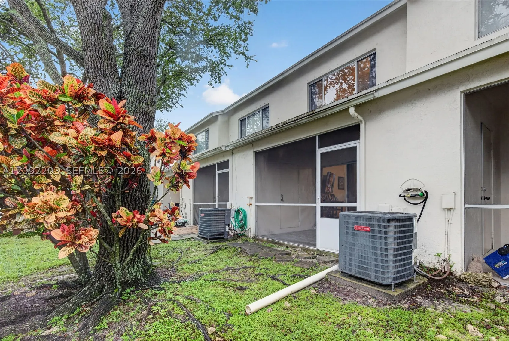 3176 SW 50th St