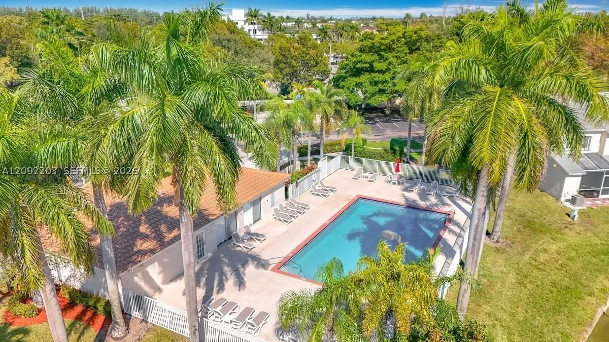 3176 SW 50th St
