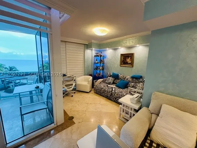 18911 Collins Ave #604