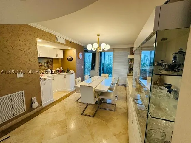 18911 Collins Ave #604