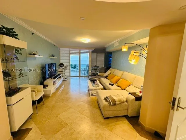 18911 Collins Ave #604