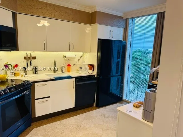 18911 Collins Ave #604